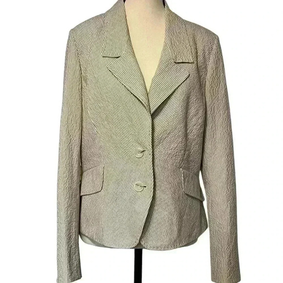Etcetera Women’s size 10 cream and tan 2 button seersucker blazer. Great fit! - Picture 1 of 10